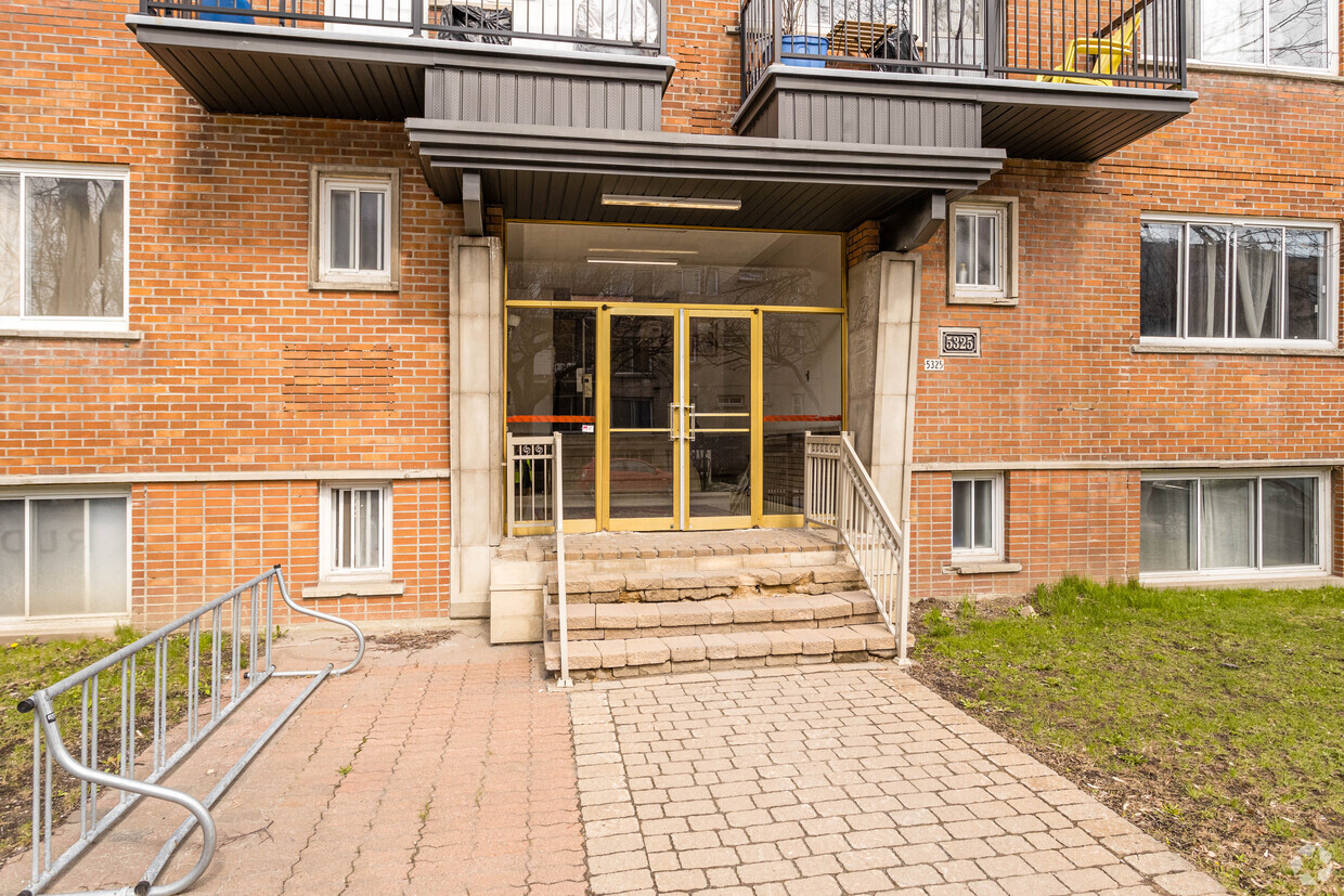 Building Photo - 5325 Rue Dudemaine