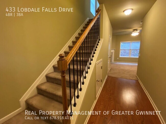 Building Photo - Charming 4 Bedroom Home