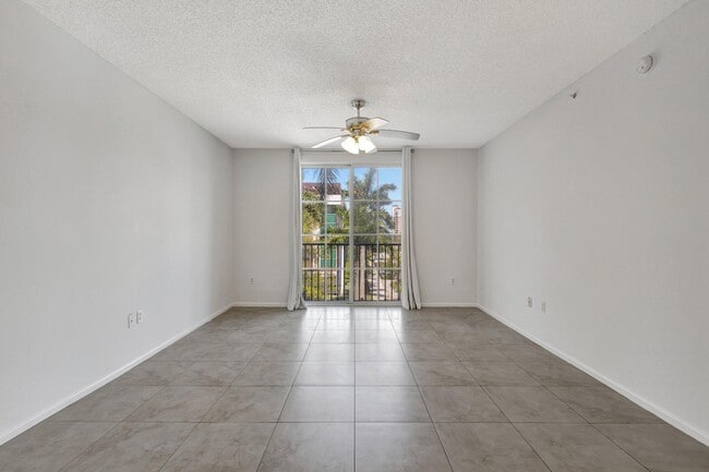 Building Photo - 720 S Sapodilla Ave