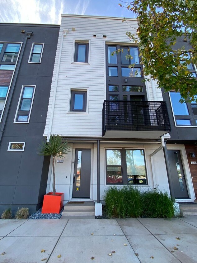 Primary Photo - Charming 4 bed, 4 bath townhome in Fremont,Ca