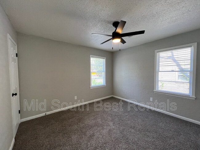 Building Photo - 3552 Debby Dr