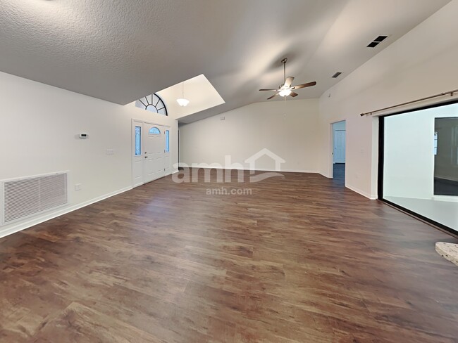 Foto del edificio - 4940 Treasure Cay Rd