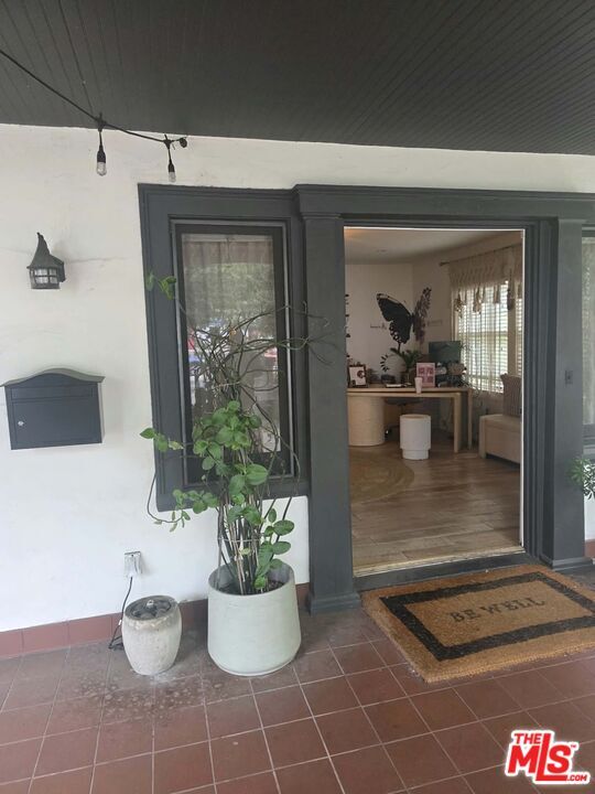 Foto del edificio - 2500 Hyperion Ave