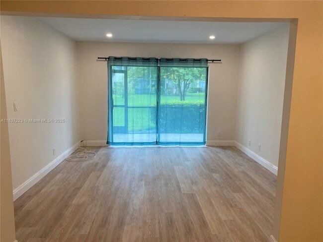 Building Photo - 3119 Oakland Shores Dr