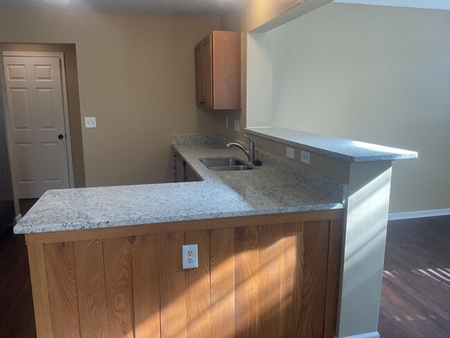 Foto del edificio - 515 Indian Lake Dr