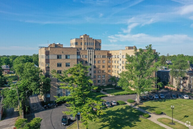 Building Photo - ROYAL YORK APARTMENTS, LLC