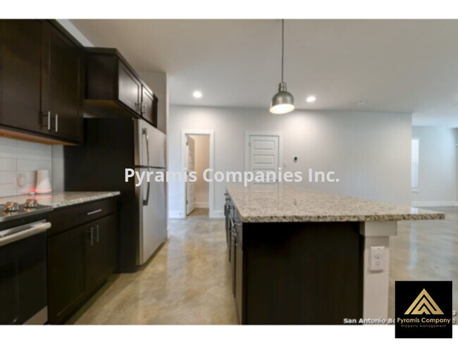 Foto del edificio - 2BR, 2FB, 1HB