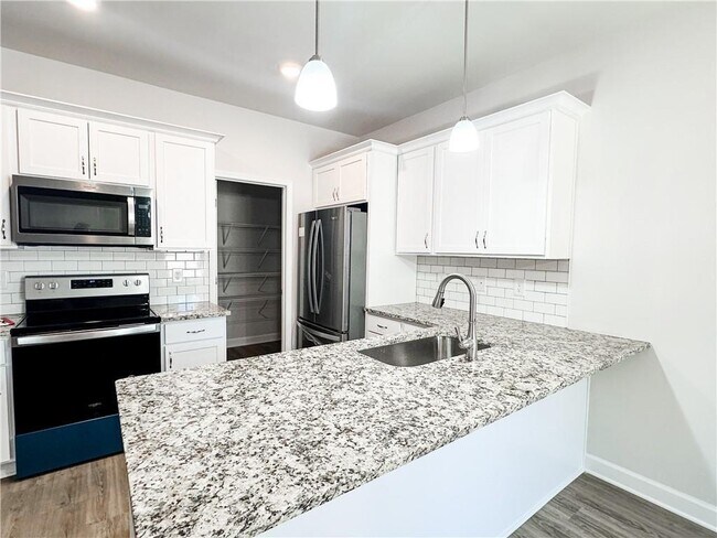 Building Photo - 6320 Pne Sta Dr