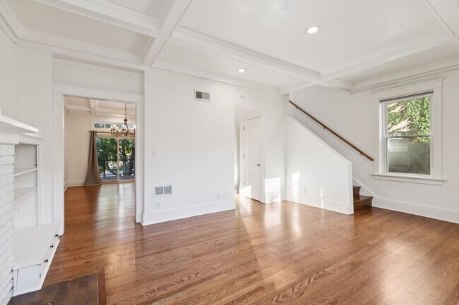 Building Photo - Historic Charm Meets Modern Living in This Prime Location Townhome!!