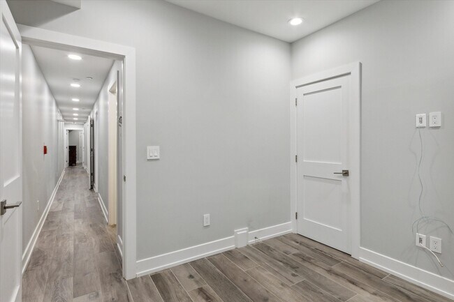 Building Photo - 3834 Baring St