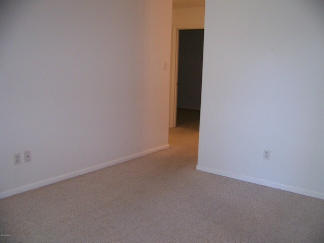 Foto del edificio - 3200 Crystal Oaks Ln