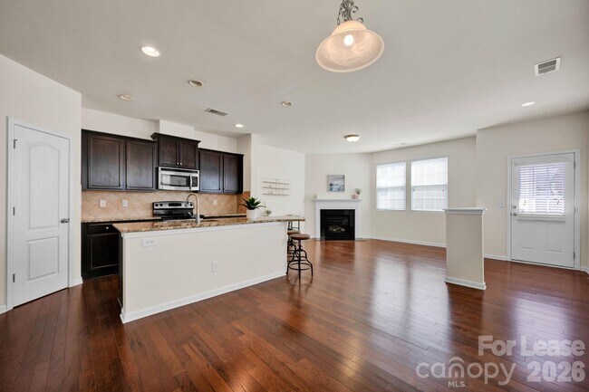 Foto del edificio - 18448 W Catawba Ave