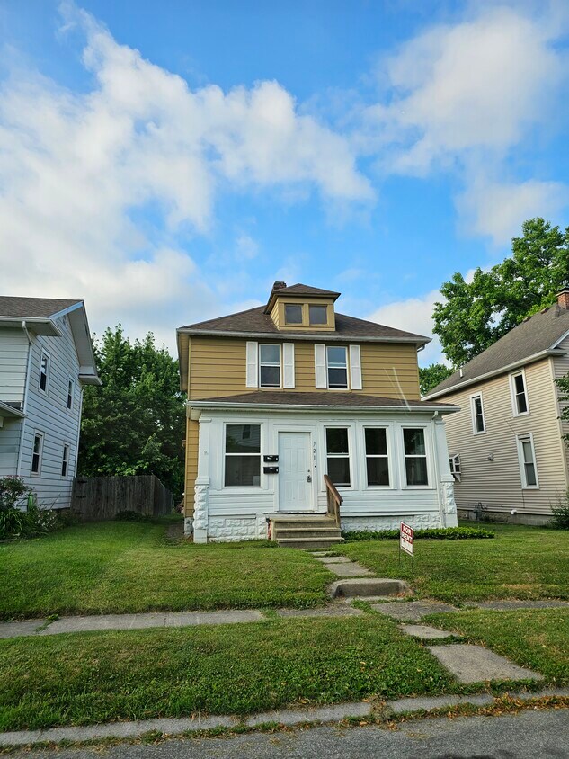 Foto principal - 721 Greenlawn Ave