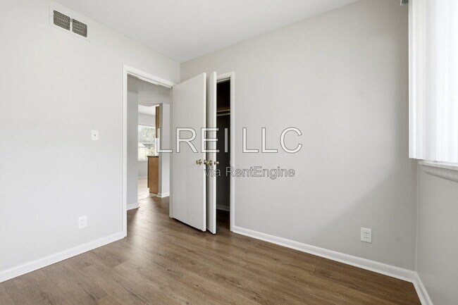 Foto del edificio - 5202 Rural Way