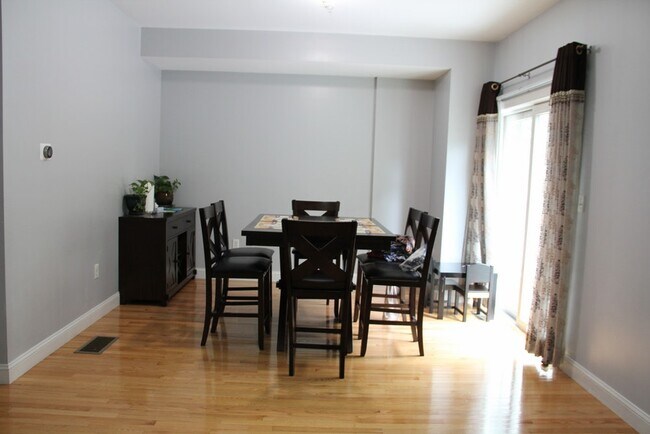 Building Photo - 8 Indian Ridge Terrace