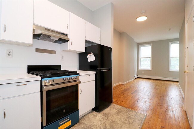 Building Photo - 108 Adams St