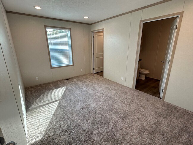 Foto del edificio - 5945 W Maple St