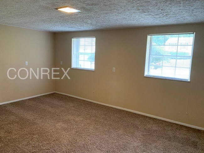 Building Photo - Gorgeous Tri-level home