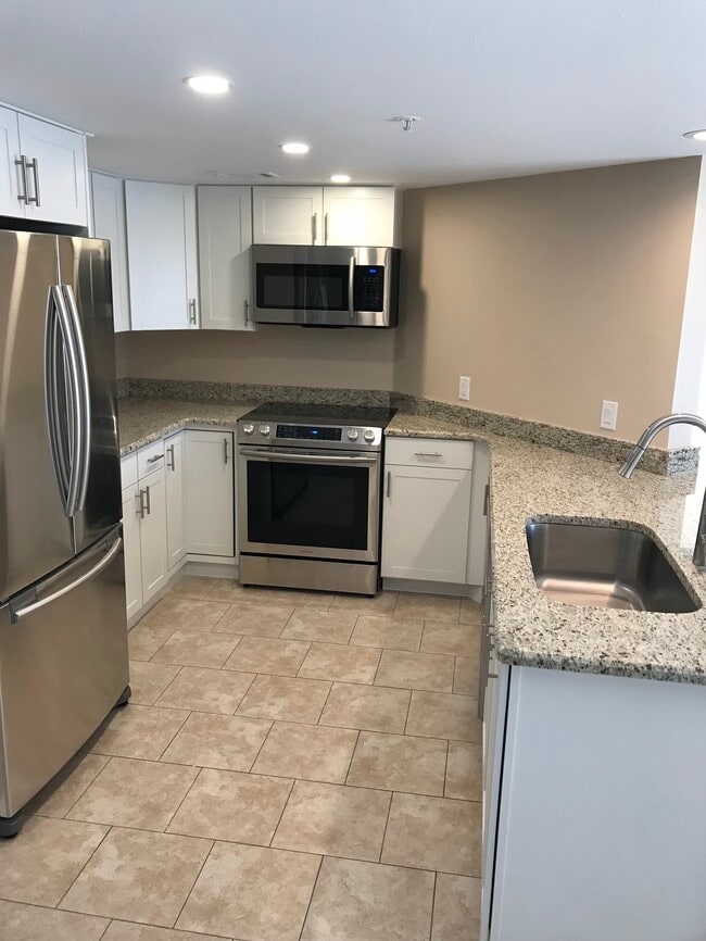 Foto del edificio - 1759 Four Mile Cove Pkwy