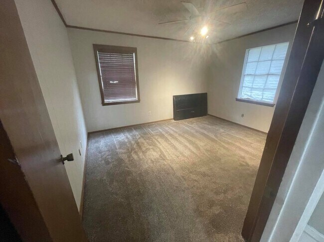 Foto del edificio - 608 CR 2223