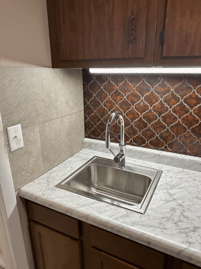 Fregadero de cocina - 834 S Walnut St