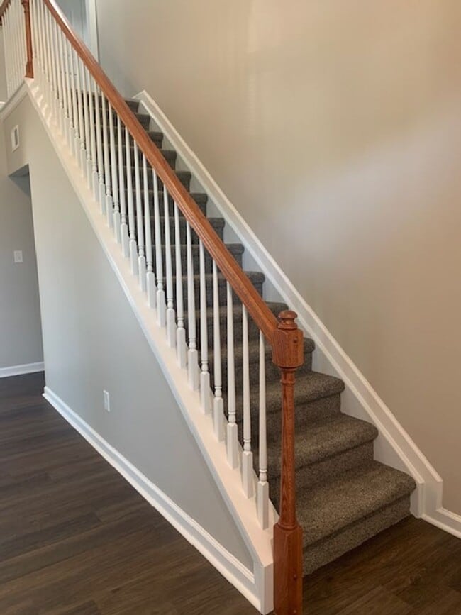 Building Photo - Move in Special 1/2 off January rent 2 Story Home     250730