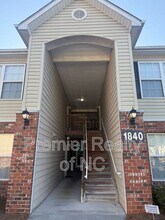Building Photo - 1840 Crest Hollow Dr