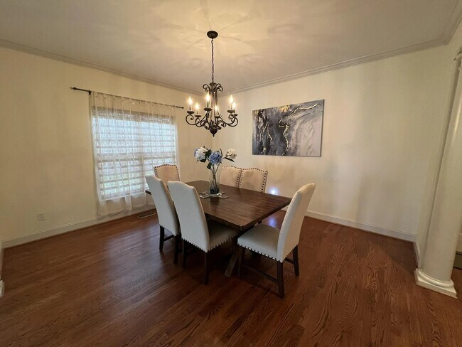 Building Photo - 5803 Courtyard Cir