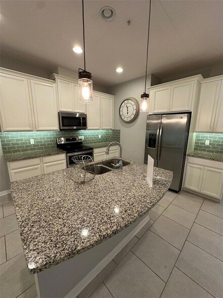Building Photo - 15128 Sunrise Grove Ct