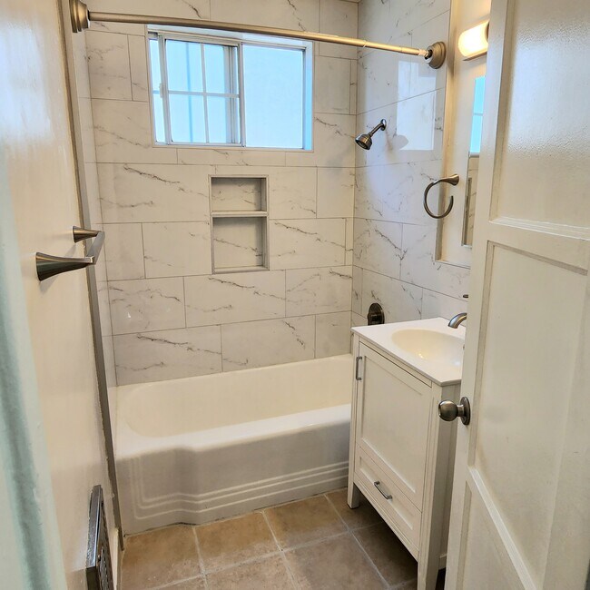 Bathroom view 1 - 5438 Kinston Avenue