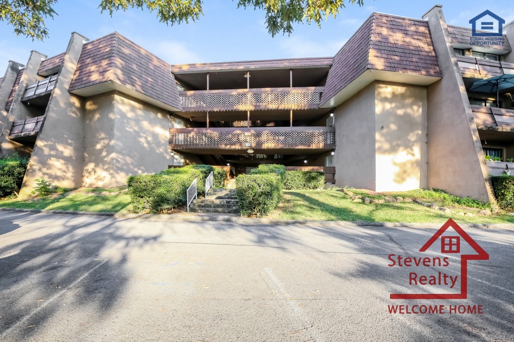 Foto principal - 915 S Seminole Dr