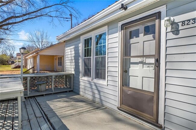 Building Photo - 823 E Tinsley St