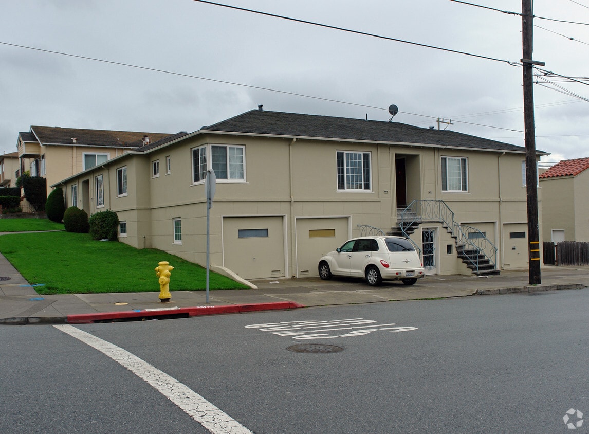 Building Photo - 118-122 Magnolia Ave