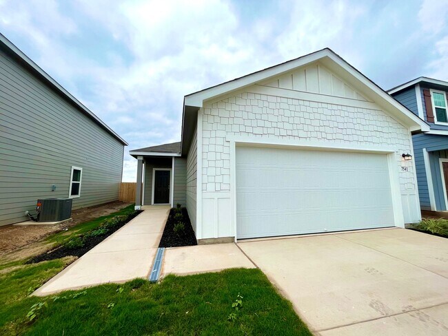 Building Photo - Brand new home with washer and dryer inclu...