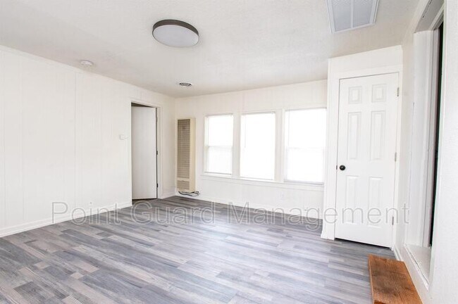 Foto del edificio - 1827-1829 W. Walker