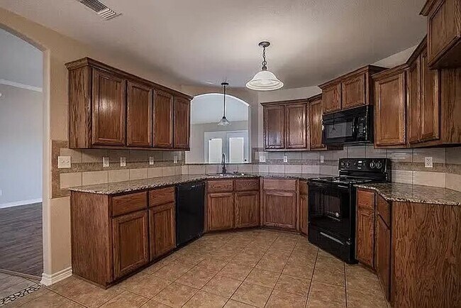 Foto del edificio - AVAILABLE SOON!