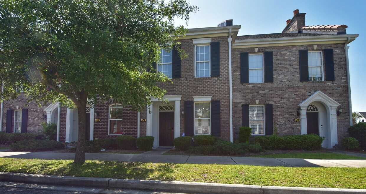 Primary Photo - 3549 Alexandria Ave