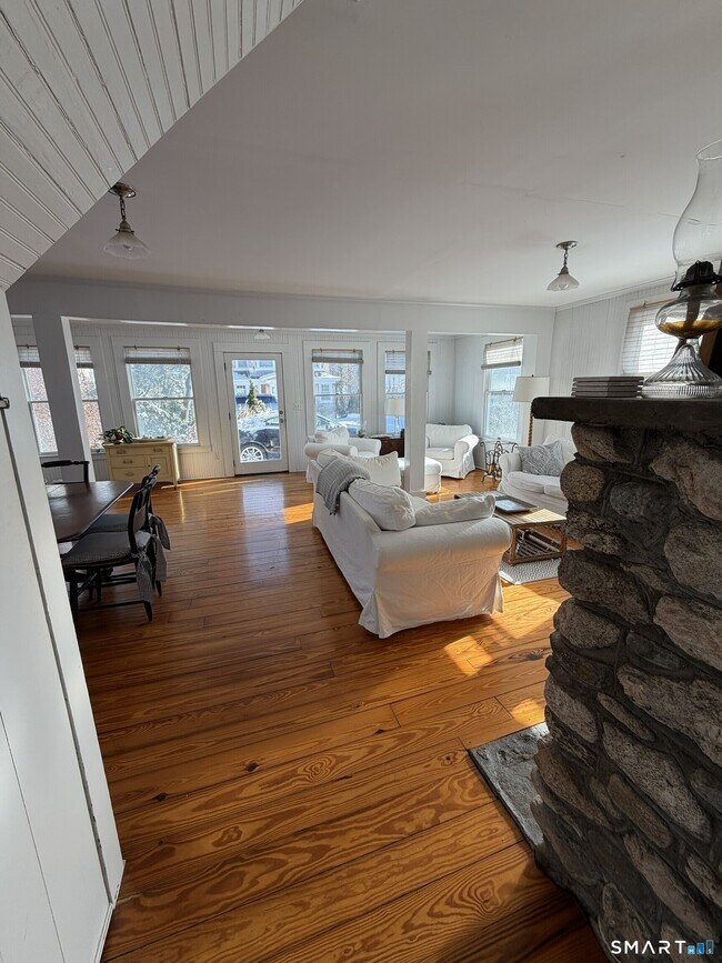 Foto del edificio - 8 Tyler Ave