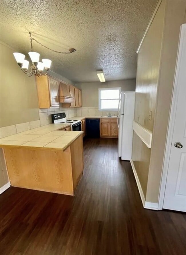 Building Photo - 775 W Sycamore St