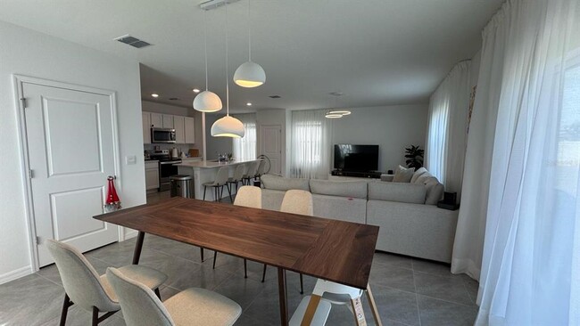 Building Photo - 33306 Darley Dl Trl