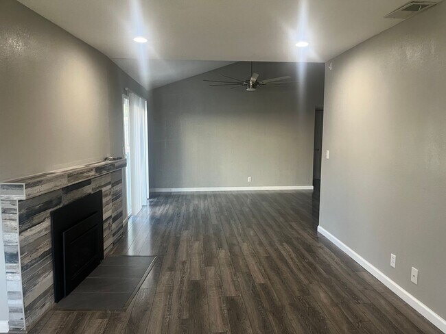 Foto del edificio - 4818 Suncrest Way