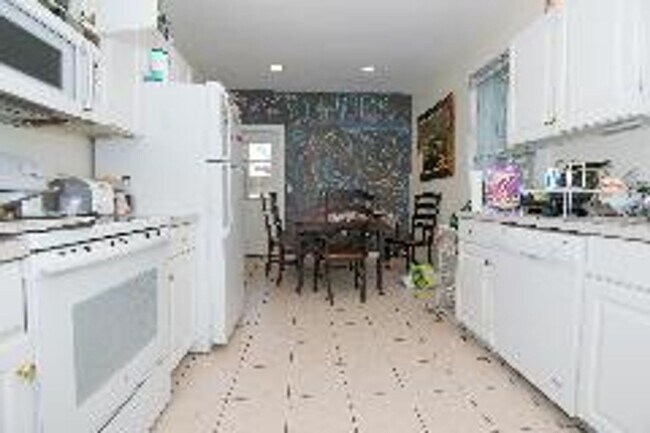 Foto del edificio - Brookline 5 bed 2 bath - 9/1 (close to Coolidge Corner)
