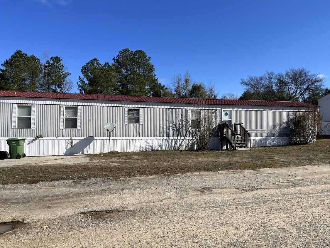 326 Orange St, Darlington, SC 29532 House Rental in Darlington, SC