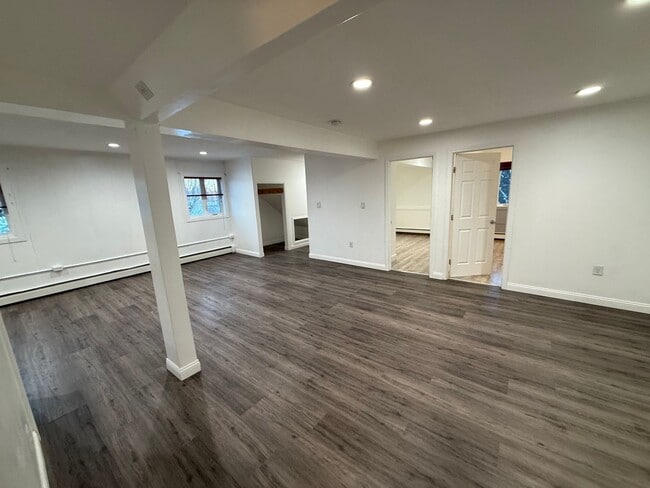 Building Photo - 1315 Ballaine Rd