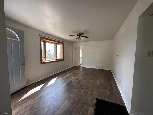 Foto del edificio - 2 br, 1 bath House - 2710 West Rapid Street