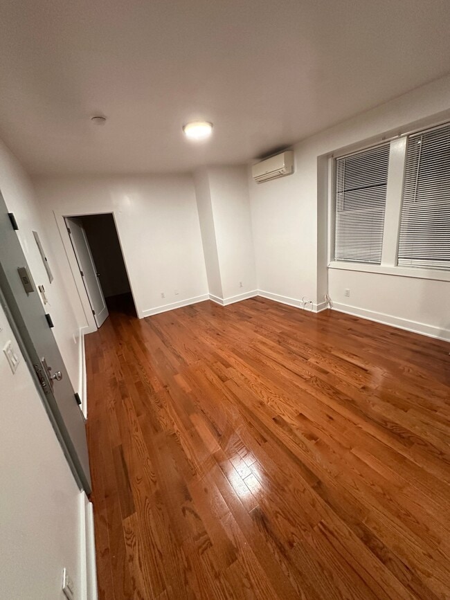 Building Photo - 14 Touraine Ave