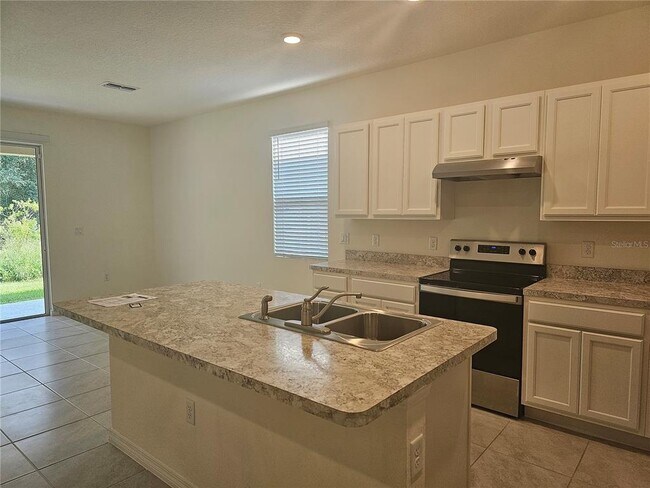 Foto del edificio - 1273 Yellow Finch Dr