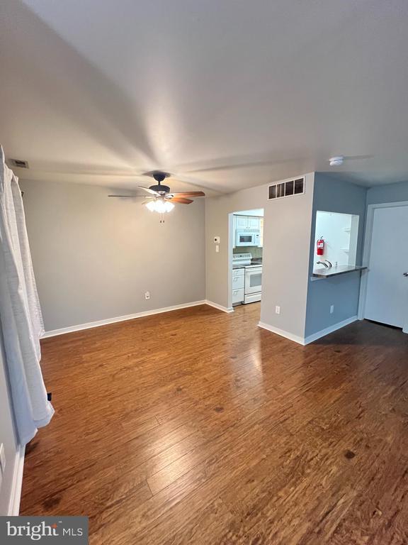 Building Photo - 1303 Roberts Way