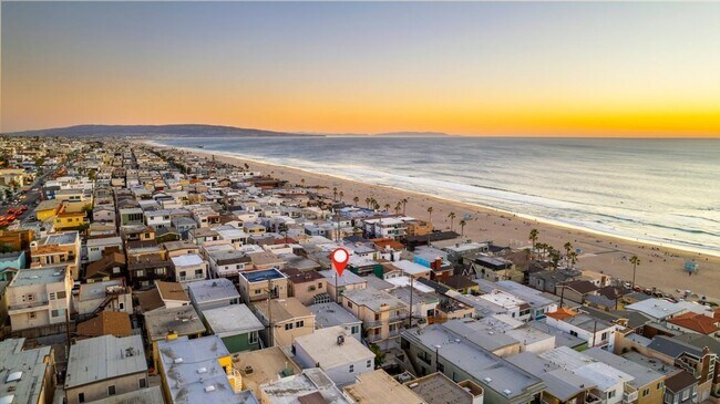 The red dot shows just how close you are to the sand - 207 42nd St