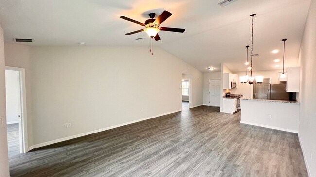 Foto del edificio - Ready to move-in Feb 9th! Beautiful, BRAND...
